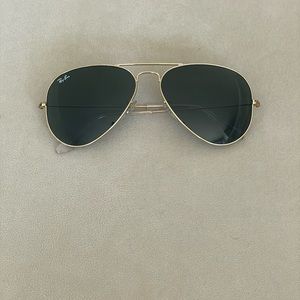 Ray Ban Aviator Sunglasses (black lens, gold rim)